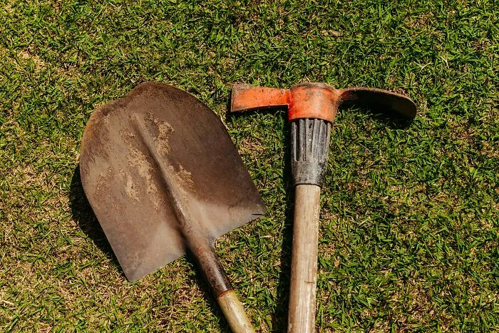 32 People Answer: "What Two Jobs Are Fine On Their Own But Suspicious If You Work Both Of Them?”