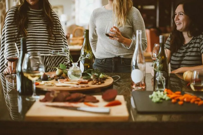 "Slept With My Fiancé And Her Mother Did Too": 42 Times People Couldn’t Believe Their Horrible Friends