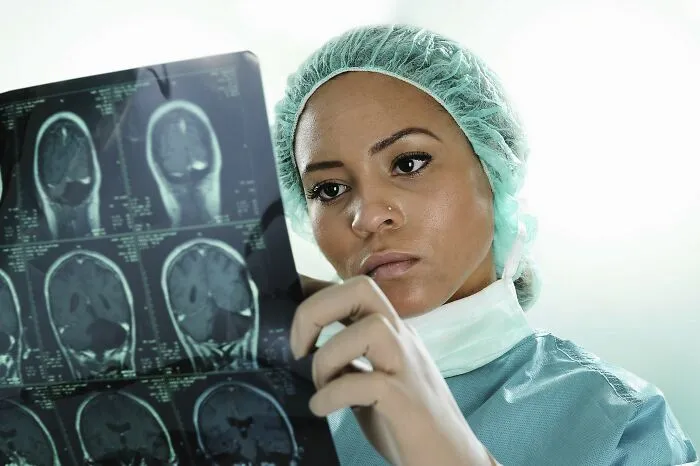43 Doctors Share The Wildest Cases That Made Them Say “How Are You Still Alive?”