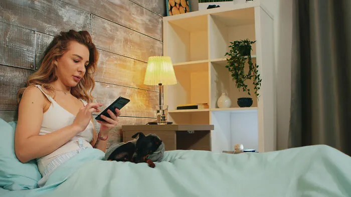 30 Secrets People Found On Their Partner's Phone That They Wished They Never Did