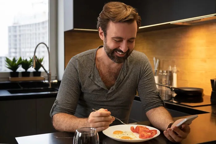 30 Secrets People Found On Their Partner's Phone That They Wished They Never Did