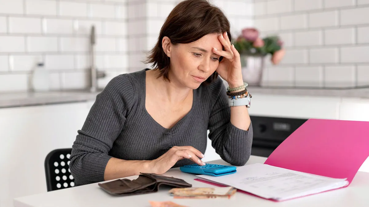 Mom Pays College Fees For Studious Daughter, Dropout Son Demands The Same, Gets Shut Down Fast