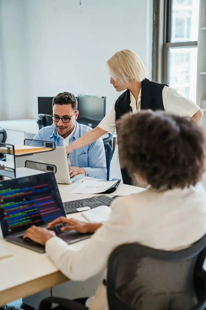 47 Unhinged Tips From Corporate Employees Who Are Going Through The Same Hell