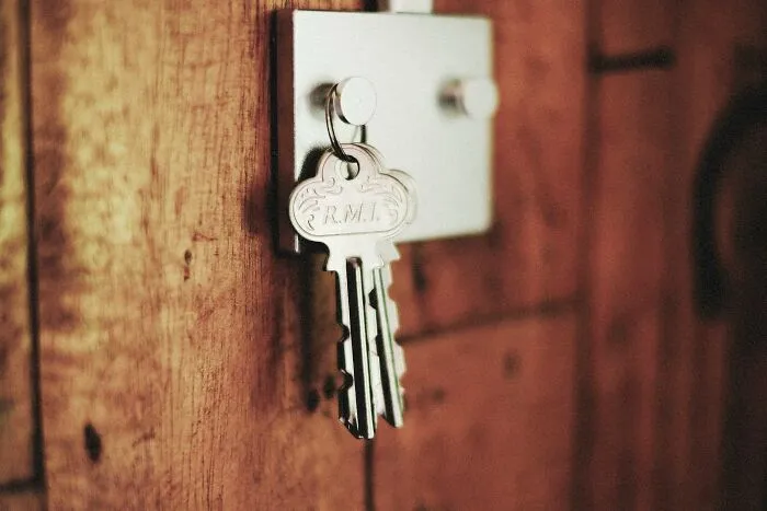 32 People Answer: "What Two Jobs Are Fine On Their Own But Suspicious If You Work Both Of Them?”