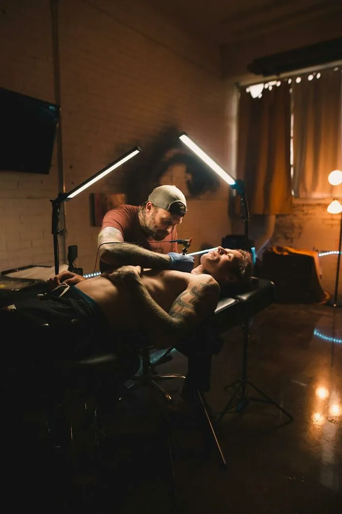 Being A Tattoo Artist Is Tough, And Here Are 43 Times They Had To Deal With Delulu Clients