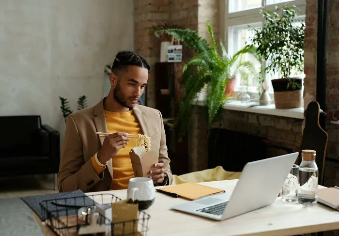 47 Unhinged Tips From Corporate Employees Who Are Going Through The Same Hell
