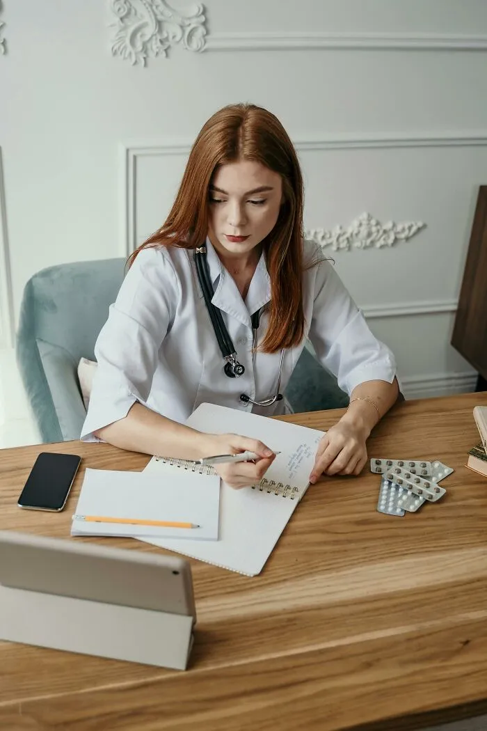 46 Delusional Patients That Thought Doctors Wouldn’t Find Out Their “Secret”