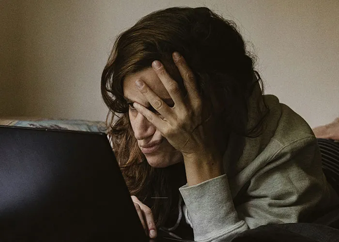 Someone Asks People To Describe Their Job As Poorly As Possible, And 50 Hilariously Deliver