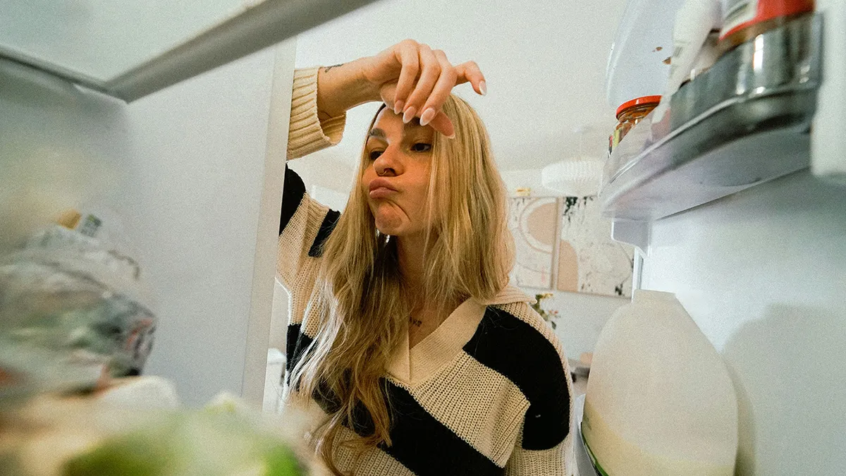 Woman Hijacks An Entire Fridge At Work, Doesn’t Take Confrontation From A Coworker Well