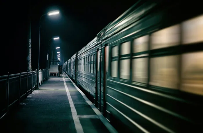 50 Of The Wildest “We Need To Leave Right Now” Stories