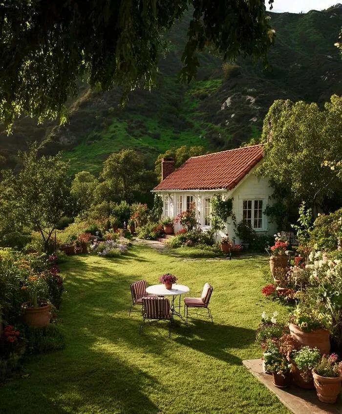 “Dream Cottages And Gardens”: 50 Idyllic Photos That Might Make You Want To Abandon City Life