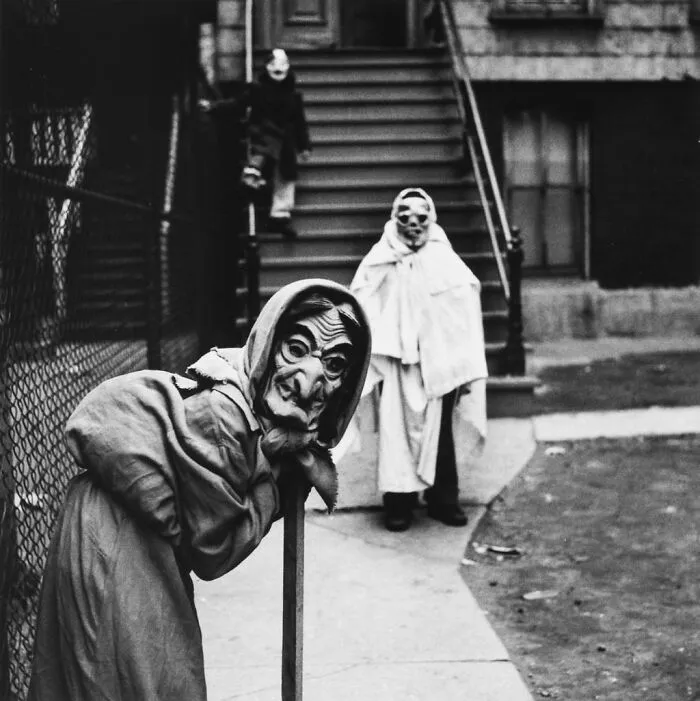50 Vintage Halloween Costumes So Creepy, They May Scare The Bejesus Out Of Your Neighbors