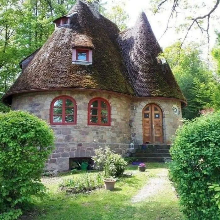 “Dream Cottages And Gardens”: 50 Idyllic Photos That Might Make You Want To Abandon City Life