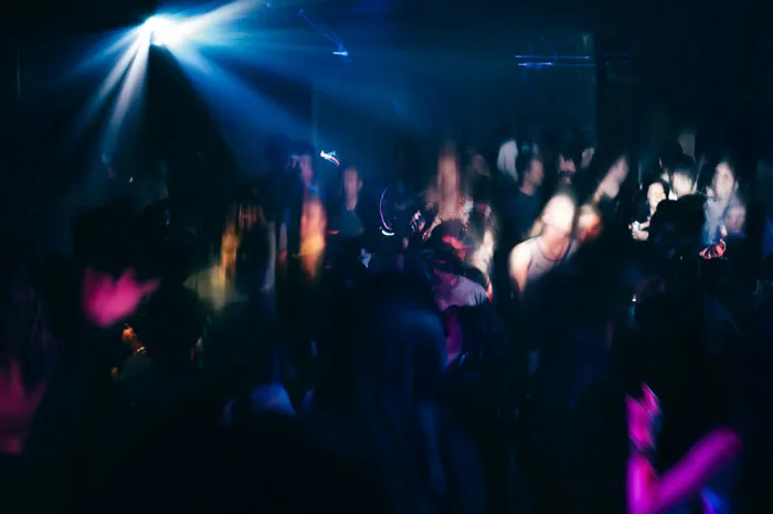 50 Of The Wildest “We Need To Leave Right Now” Stories