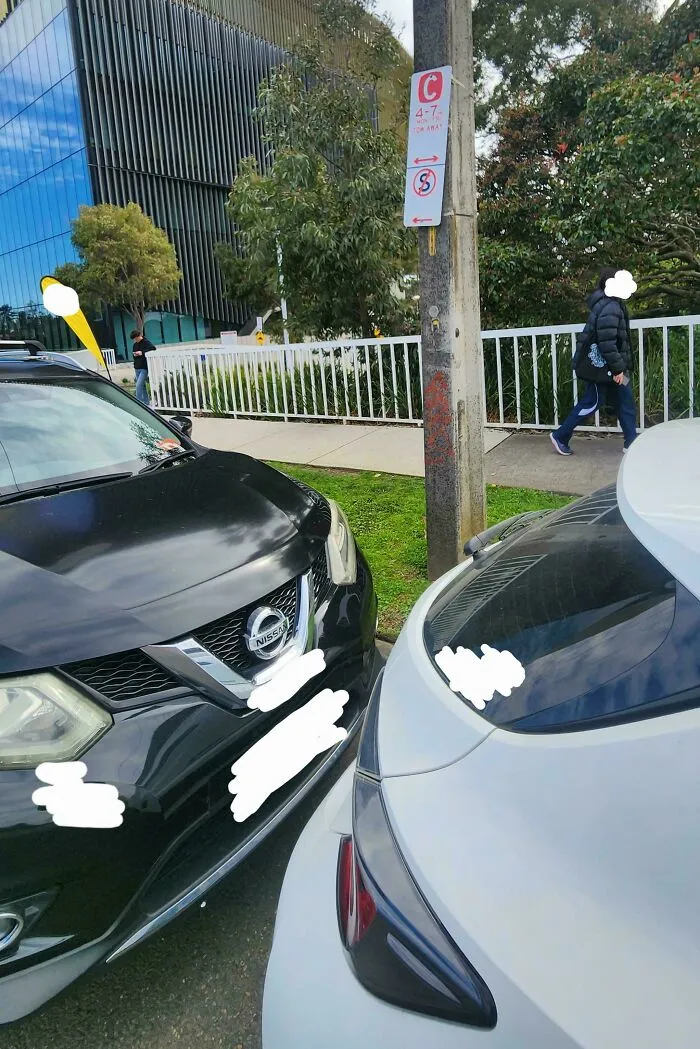 Un coche aparcado ilegalmente tan cerca del mío que no pude salir. Le multaron.