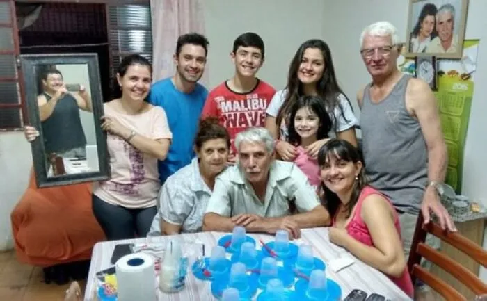 ¡No tenemos temporizador para la cámara, pero tienes que salir en la foto familiar!