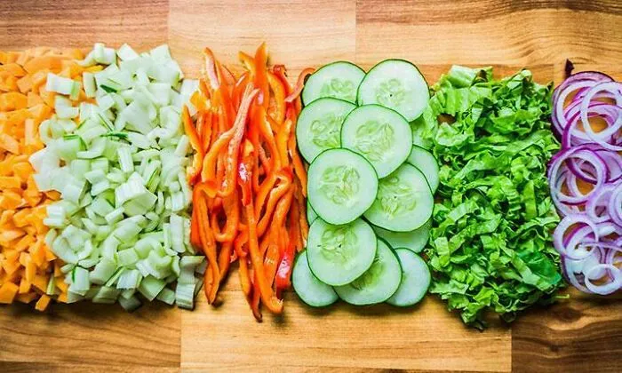 Cómo empieza cada vídeo de "¡Esta comida entre semana solo tarda 15 minutos en prepararse!"