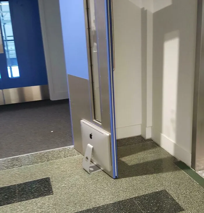 So Mac Doesnt Support Windows But Atleast It Supports Doors