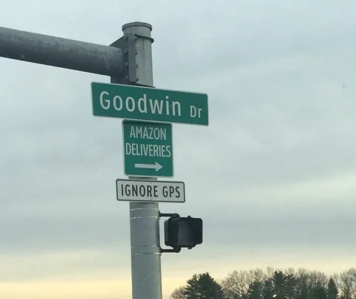 A Street Sign Telling You To Ignore Gps