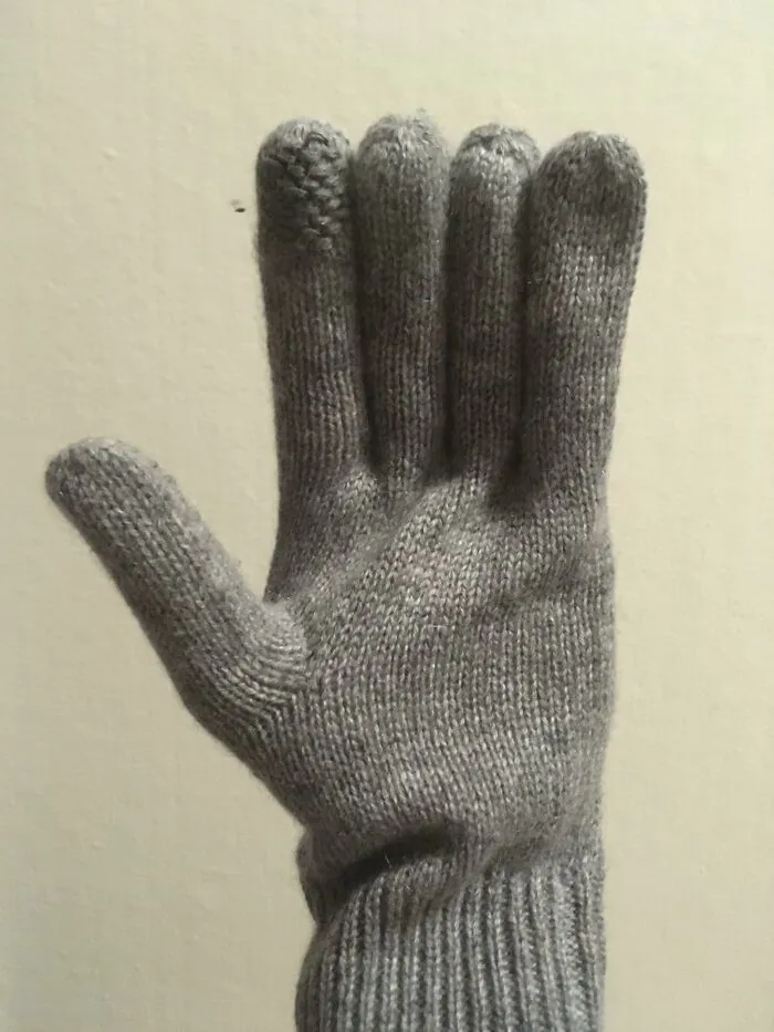 Mi novia pidió un par de guantes y todos los dedos tienen la misma longitud.