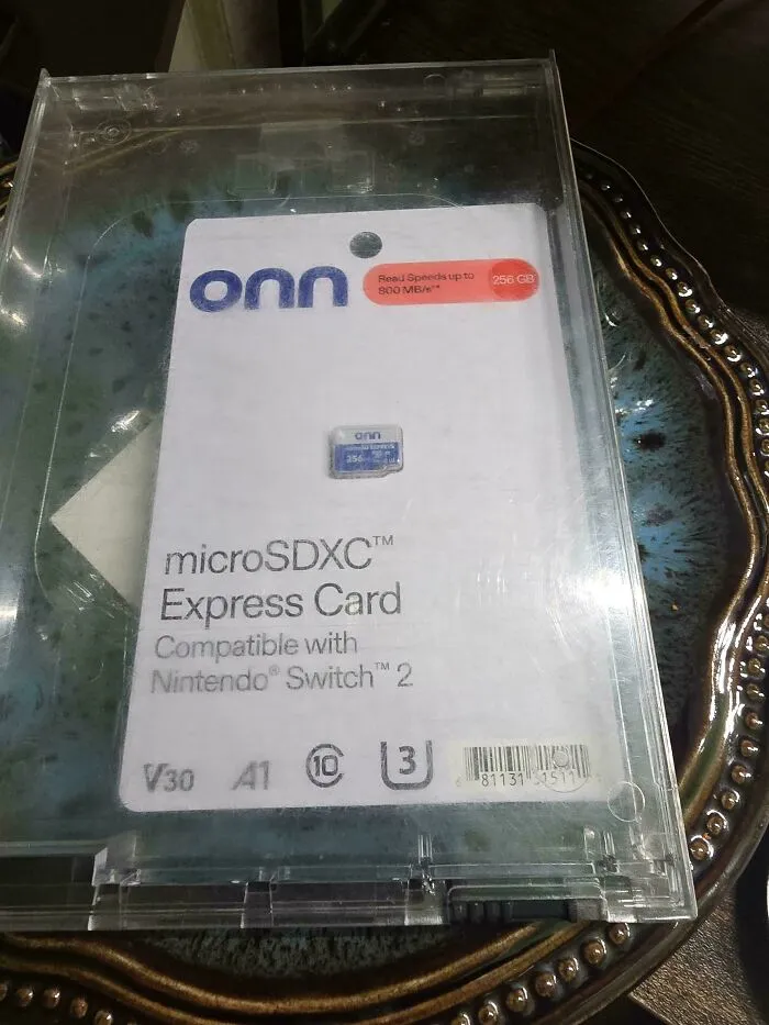 Tarjeta microSDXC para Nintendo Switch 2, pequeña y empaquetada, ejemplo de compras en línea que salieron mal.