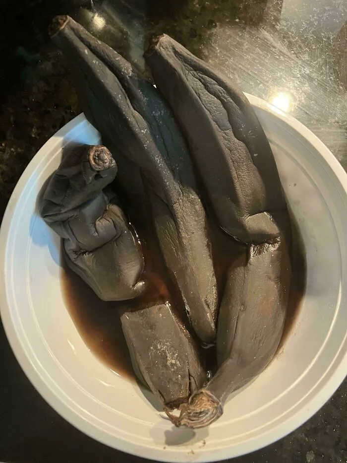 Overripe blackened bananas in a bowl, an unholy food pic that looks anything but appetizing.