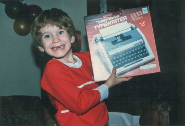 Mañana de Navidad en 1985, estaba encantada de conseguir una máquina de escribir