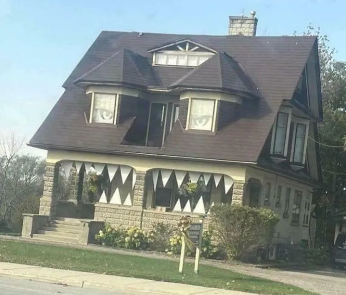 Simple But Effective Halloween Decor