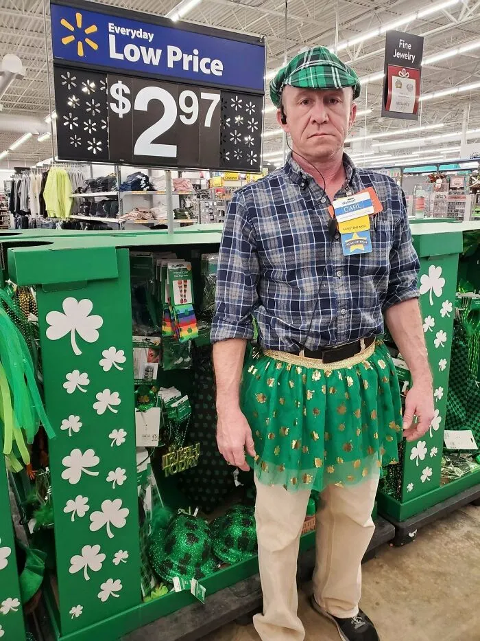 El otro día vi algo parecido aquí y quería presentaros al modelo Walmart de mi ciudad: Carl