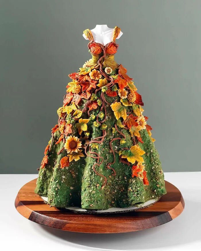 I Made An “Autumn Goddess” Pumpkin Spice Dress Cake