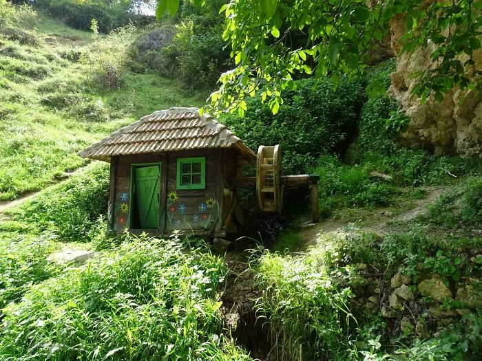 Este encantador molino de agua