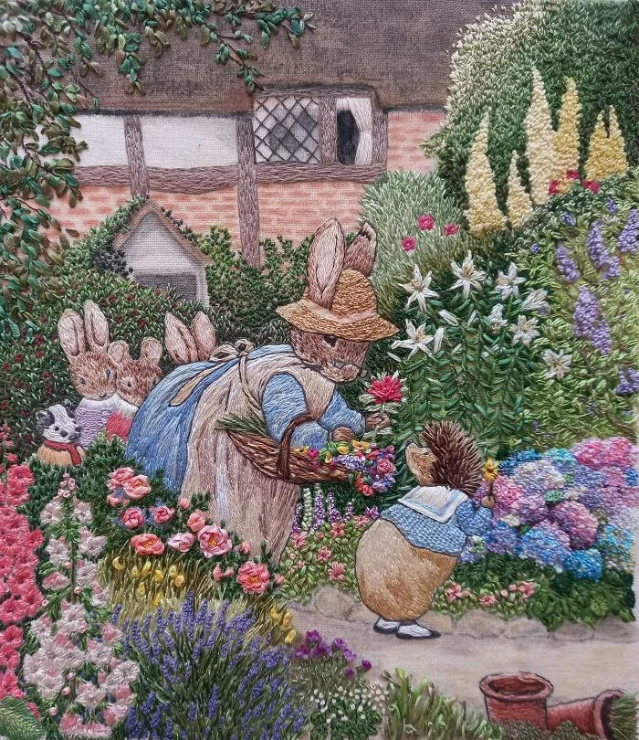 Basado en una ilustración de Foxwood Tales de Brian Paterson, este es un bordado realizado con acuarela, hilo y cinta de seda.