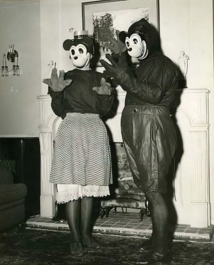 50 Vintage Halloween Costumes So Creepy, They May Scare The Bejesus Out Of Your Neighbors