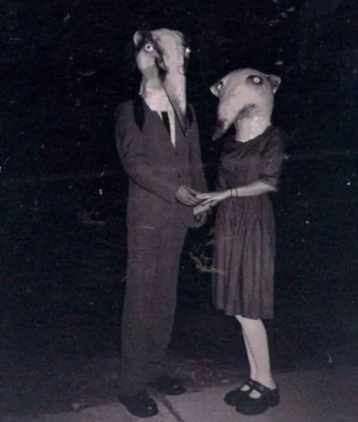 50 Vintage Halloween Costumes So Creepy, They May Scare The Bejesus Out Of Your Neighbors