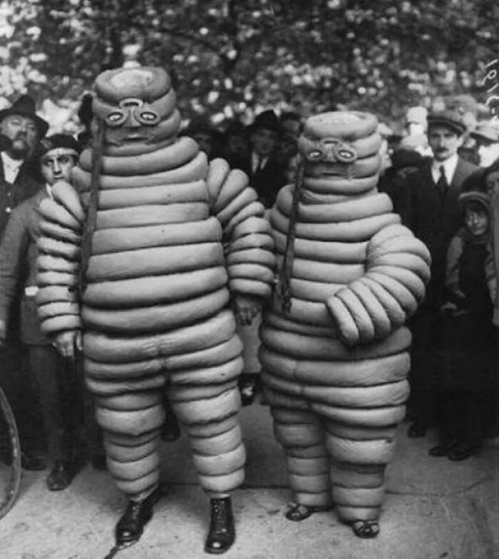50 Vintage Halloween Costumes So Creepy, They May Scare The Bejesus Out Of Your Neighbors