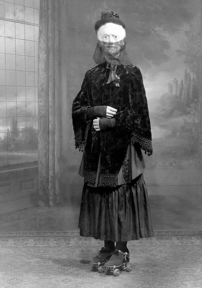 50 Vintage Halloween Costumes So Creepy, They May Scare The Bejesus Out Of Your Neighbors