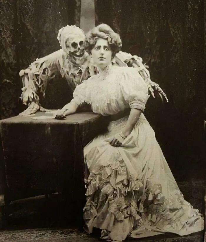 50 Vintage Halloween Costumes So Creepy, They May Scare The Bejesus Out Of Your Neighbors