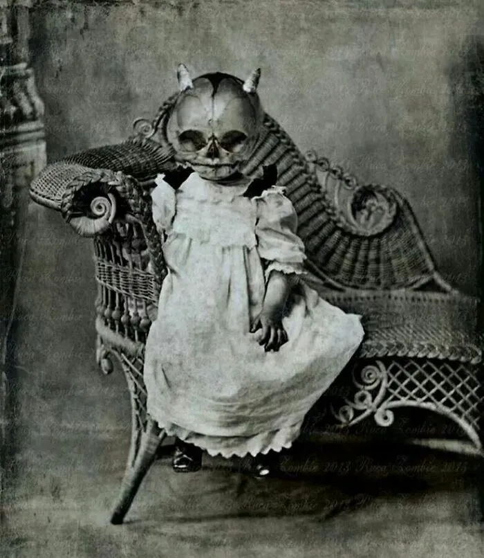 50 Vintage Halloween Costumes So Creepy, They May Scare The Bejesus Out Of Your Neighbors