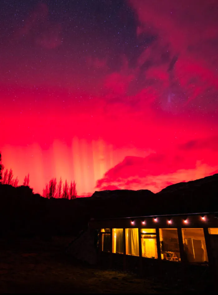 Por primera vez en 165 años, la aurora austral se pudo observar en la Patagonia chilena. Y sucedió justo encima de nuestra casa.