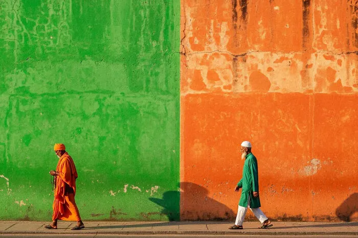 This Photographer Captured 54 Street Shots Full Of Light, Shadow, And Emotion