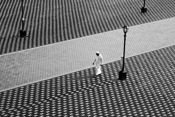 This Photographer Captured 54 Street Shots Full Of Light, Shadow, And Emotion