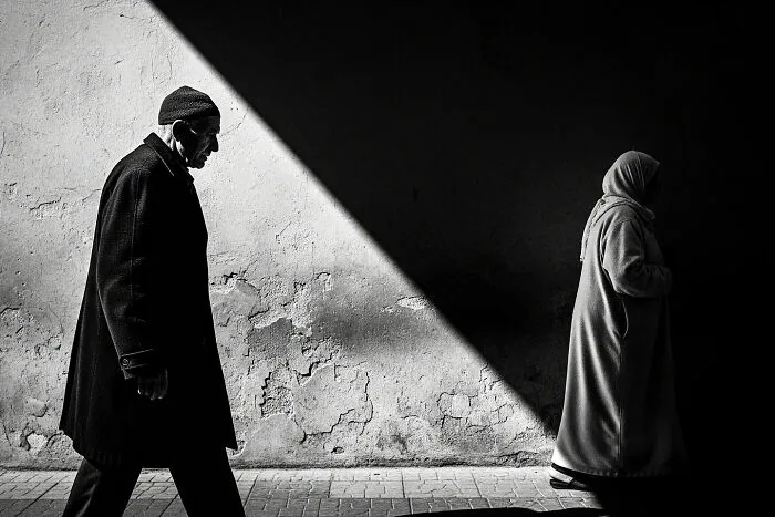 This Photographer Captured 54 Street Shots Full Of Light, Shadow, And Emotion