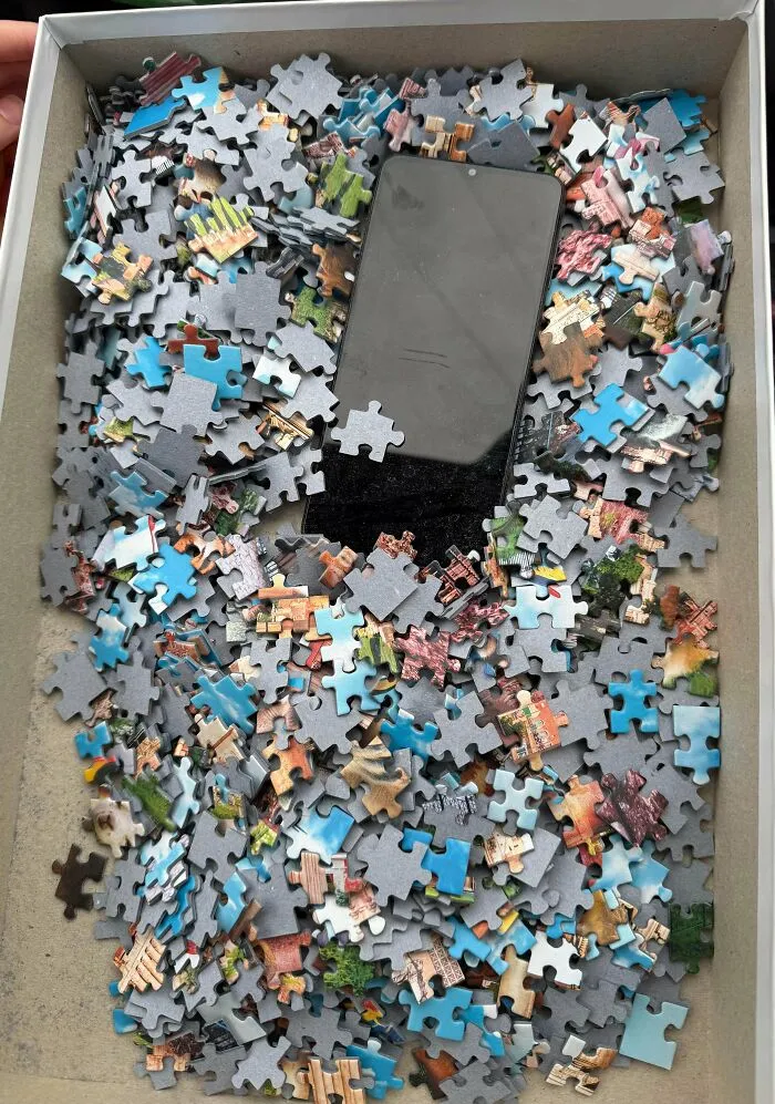 Encontré un teléfono en un puzzle