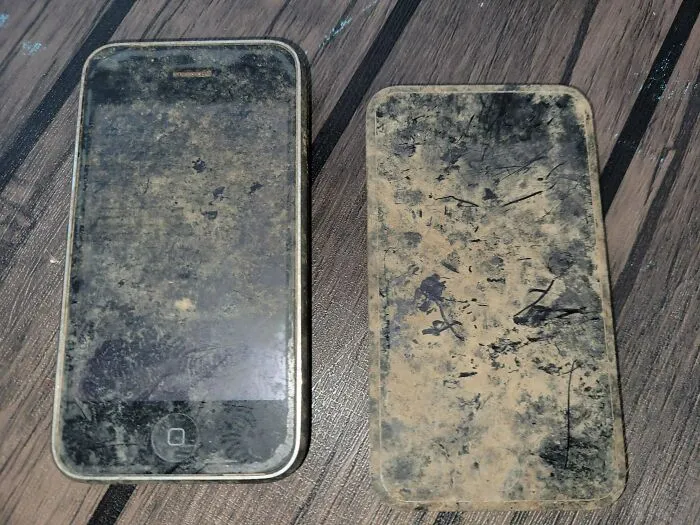Unearthed Og iPhone And iPod In My Yard