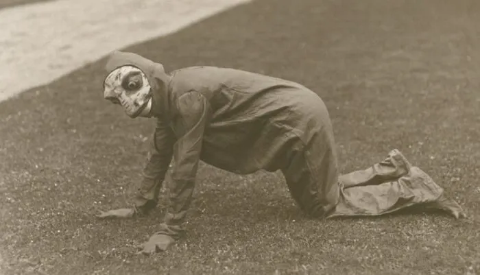 50 Vintage Halloween Costumes So Creepy, They May Scare The Bejesus Out Of Your Neighbors