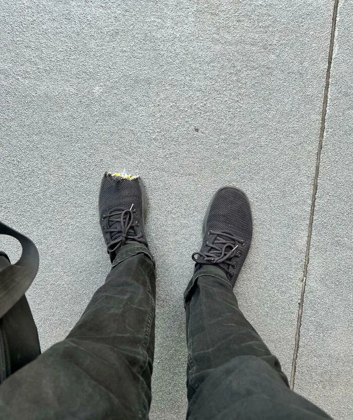 Casi pierdo los dedos de los pies en una escalera mecánica.