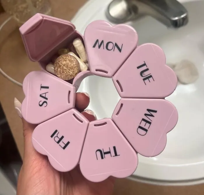  You'll Actually Look Forward To The Daily Routine Of Taking Your Pills With This Ridiculously <a Style="Display:inline;" Href="Https://Www.amazon.com/Moln-Hymy-Organizer-Medication-Supplements/Dp/B0bxsl2mqv?ie=utf8&th=1&linkcode=ll1&tag=bpfig-20&linkid=7b96672998cdcc8e7c59ac027a7e801c&language=en_us&ref_=as_li_ss_tl" Target="_blank">  <span Style="Font: Inherit; Color: #d74b1f;"> Cute Weekly Pill Organiser </Span>