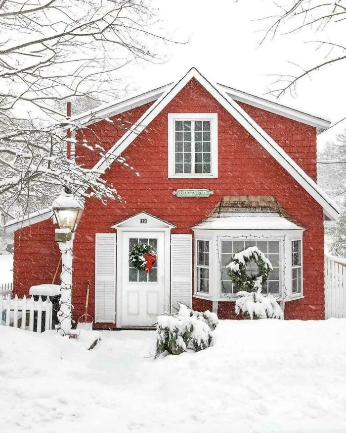 This Cottage In Kennebunkport, Maine Is So Charming!