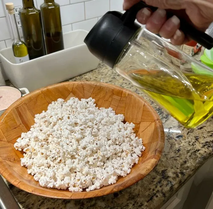  Stop Accidentally Deep-Frying Your Morning Eggs By Getting A Controlled, Even Spray With This <a Style="Display:inline;" Href="Https://Www.amazon.com/Trendplain-16oz-Dispenser-Bottle-Kitchen/Dp/B0cjf94m8j?ie=utf8&th=1&linkcode=ll1&tag=bpfig-20&linkid=92c043fa15929e99f46048f203f4ba19&language=en_us&ref_=as_li_ss_tl" Target="_blank">  <span Style="Font: Inherit; Color: #d74b1f;"> Olive Oil Sprayer </Span>