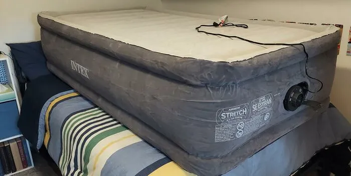  Your Overnight Guests Will Be Eternally Grateful You Got Them This <a Style="Display:inline;" Href="Https://Www.amazon.com/64411ed-Dura-Beam-Comfort-Plush-Elevated-Mattress/Dp/B0869d64hl?ie=utf8&th=1&linkcode=ll1&tag=bpbee-20&linkid=95591a1d76efc968685e260741f991e1&language=en_us&ref_=as_li_ss_tl" Target="_blank">  <span Style="Font: Inherit; Color: #d74b1f;"> Intex Twin Size Air Mattress </Span> Instead Of Just Pointing Them Toward The Couch
